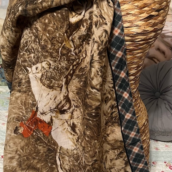 Worth Brand Equestrian Themed Scarf Table Runner - Picture 16 of 16